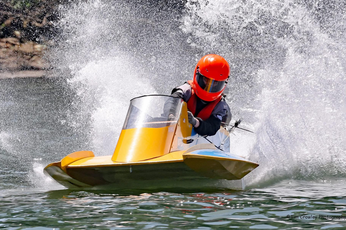 Tunnel Boat Racing